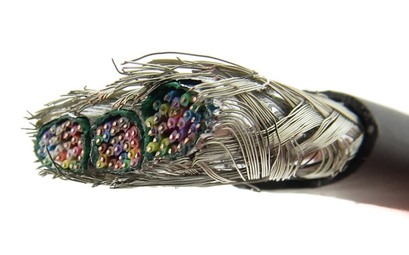 Cutaway view of a multi-conductor shielded cable