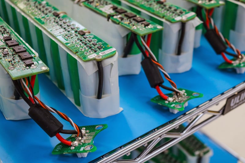 Custom battery packs utilizing a battery management system (BMS)